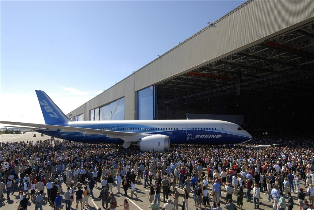 Boeing 787 - Initial Rollout