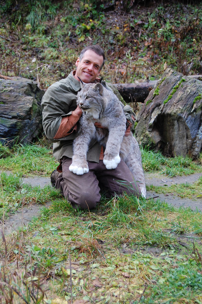 Steve Kroschel spends some quality time with Lennox the Lynx, Nov.3, 2013
