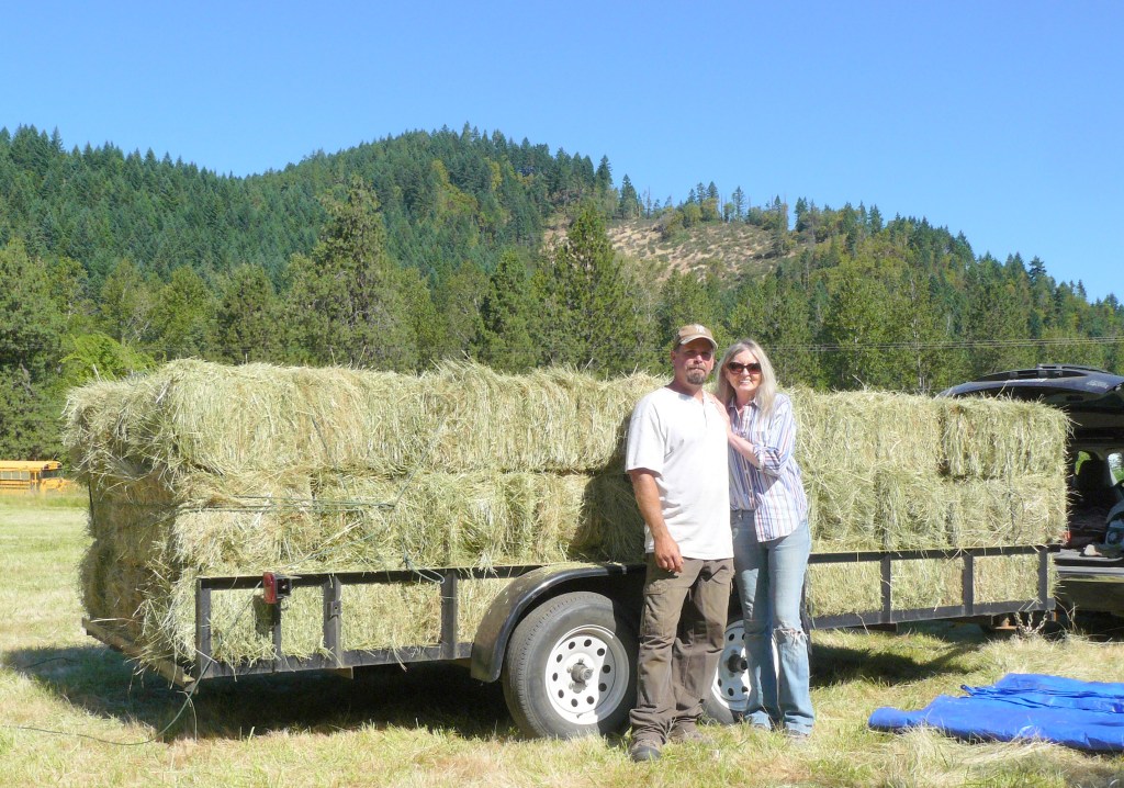 Jean thanking Robert for his great help in loading 60 bales!