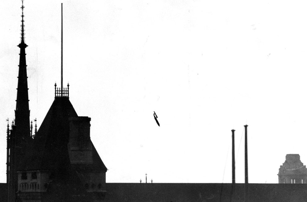 A V-1, “buzz bomb”, plunging toward central London, 1945.