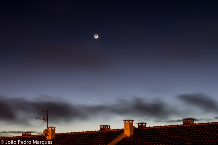 João Pedro Marques caught bright Venus and the waxing moon on the evening of January 22, 2015, from Portugal. The reddish “star” above and to the left of the moon is Mars.