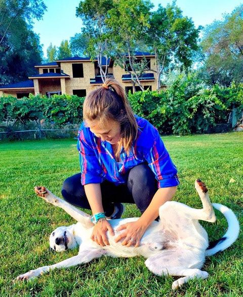 Jennifer and Krone bond after meeting at an Outdoor Retailer event. (Photo: Ruffwear)